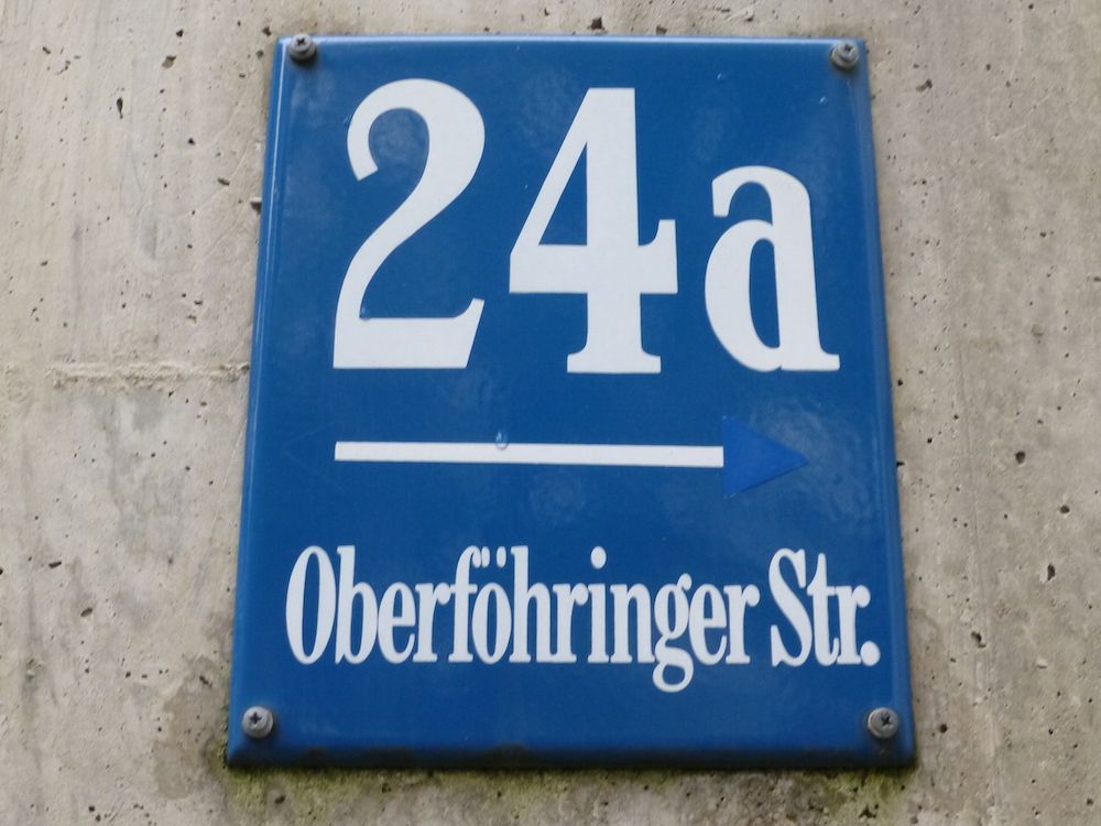 Hausnummer 24a der Osteopathie-Praxis in München-Bogenhausen